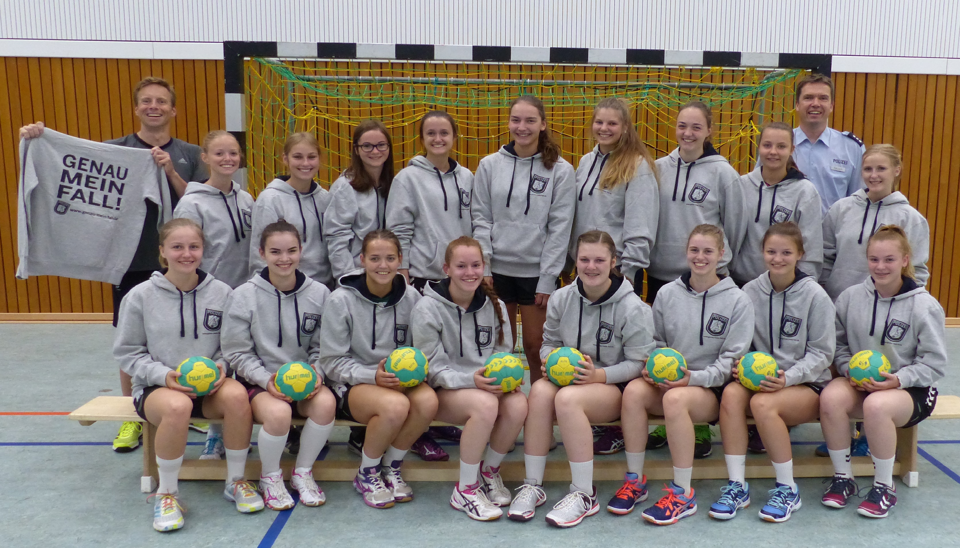 Hoodies an Handballmädchen