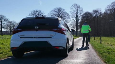 Short distance between car and cyclist