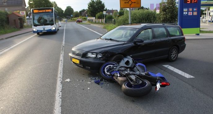 230731_Motorradfahrerin bei Verkehrsunfall schwer verletzt