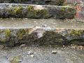 Beschädigte Steintreppe