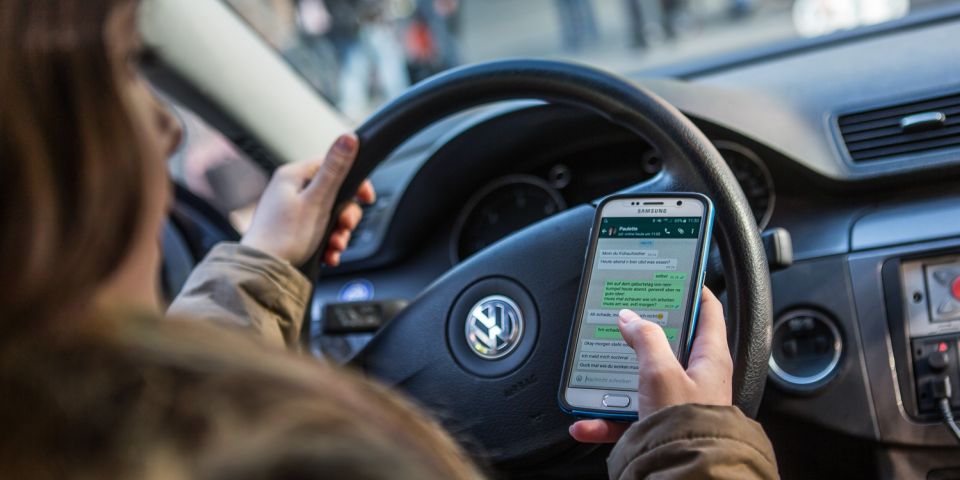 Nutzung des Mobiltelefons während der Fahrt
